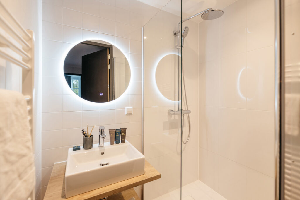 YAYS Den Haag Malieveld, One-Bedroom Comfort, Bathroom