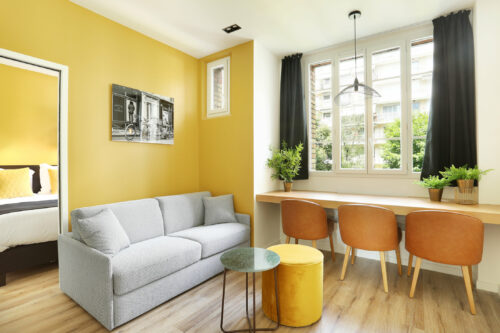 yays-paris-eiffel-one-bedroom-living