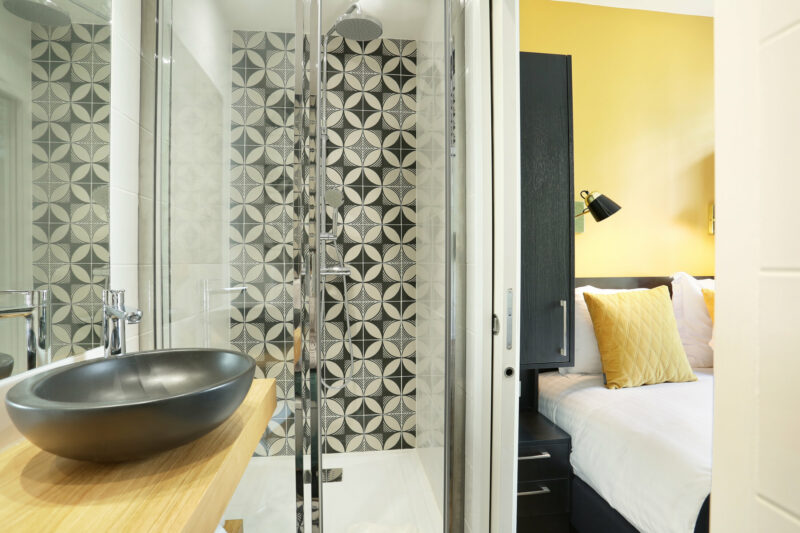 yays-paris-eiffel-one-bedroom-sink