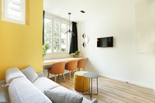 yays-paris-eiffel-one-bedroom-tv