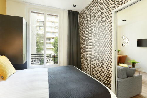 yays-paris-eiffel-one-bedroom-wallpaper