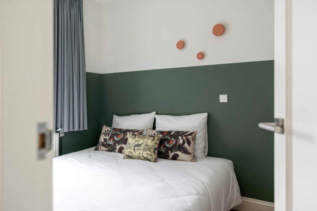 yays-amsvo-1bed-2pax-bed