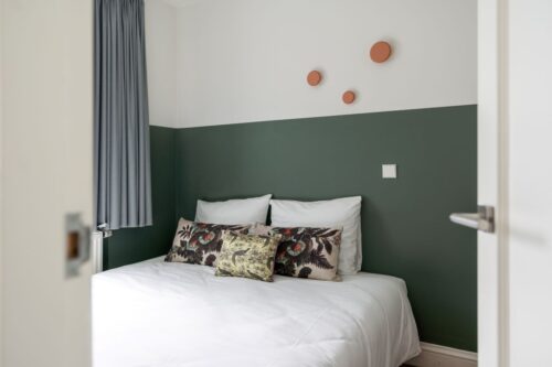 yays-amsvo-1bed-2pax-bed