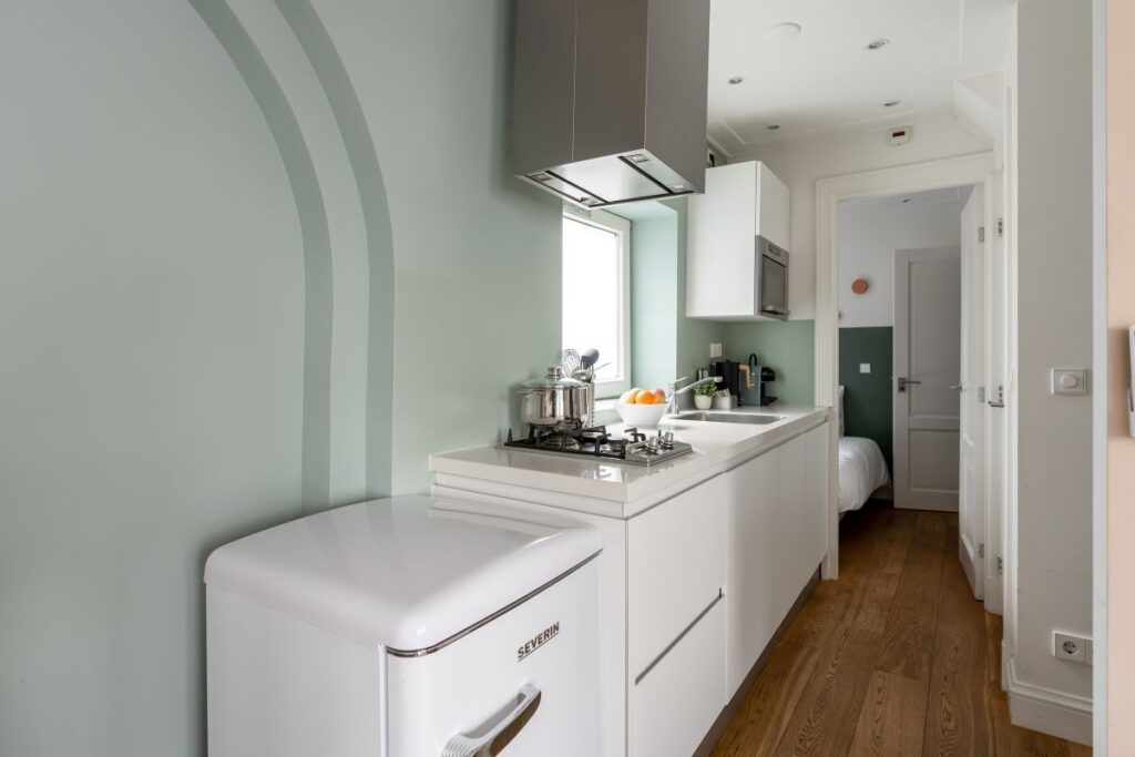 yays-amsvo-1bed-2pax-kitchen