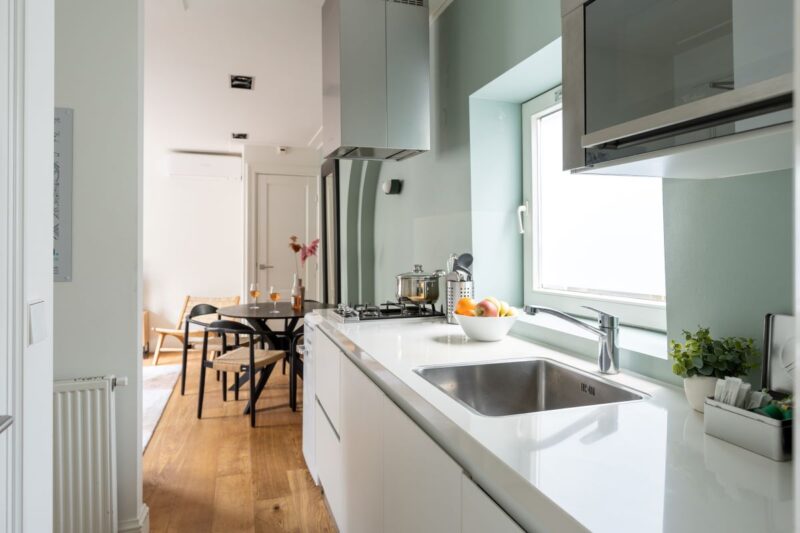 yays-amsvo-1bed-2pax-kitchen-2