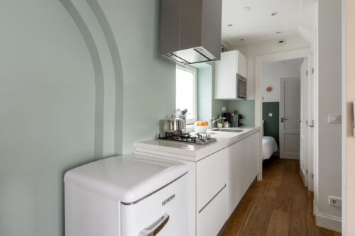 yays-amsvo-1bed-2pax-kitchen