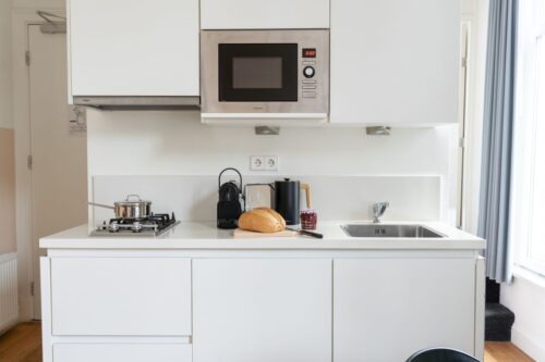 yays-amsvo-1bed-4pax-kitchen-