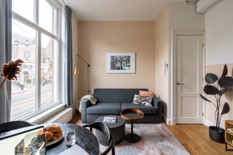 yays-amsvo-1bed-4pax-living-area-couch