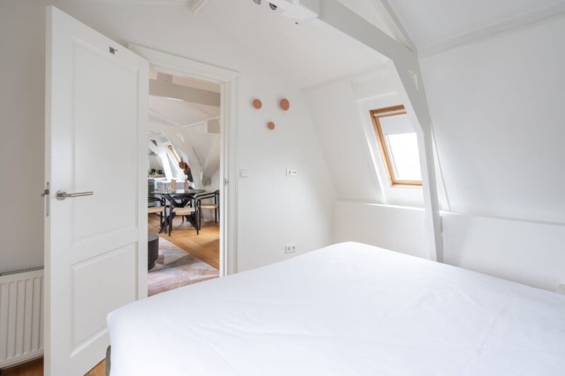 yays-amsvo-1bed-attic-bedroom-entrance