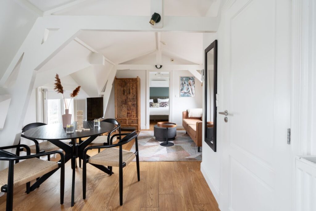 yays-amsvo-1bed-attic-living-area