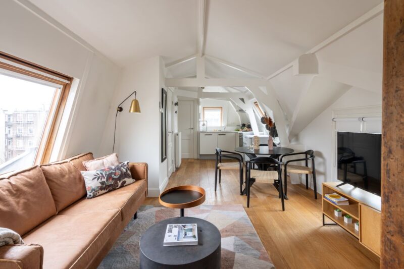 yays-amsvo-1bed-attic-livingroom