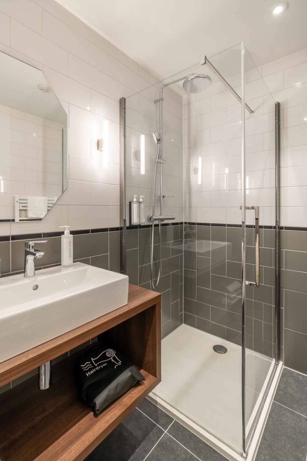 yays-antwerp-opera-one-bedroom-2-shower