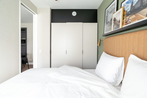 yays-antwerp-opera-one-bedroom-4-bed-closet