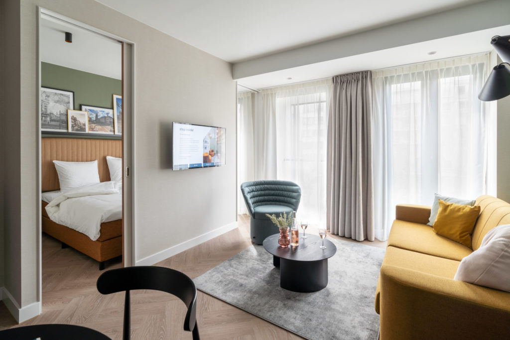 yays-antwerp-opera-one-bedroom-4-living-bed