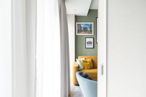 yays-antwerp-opera-one-bedroom-4-peek-through