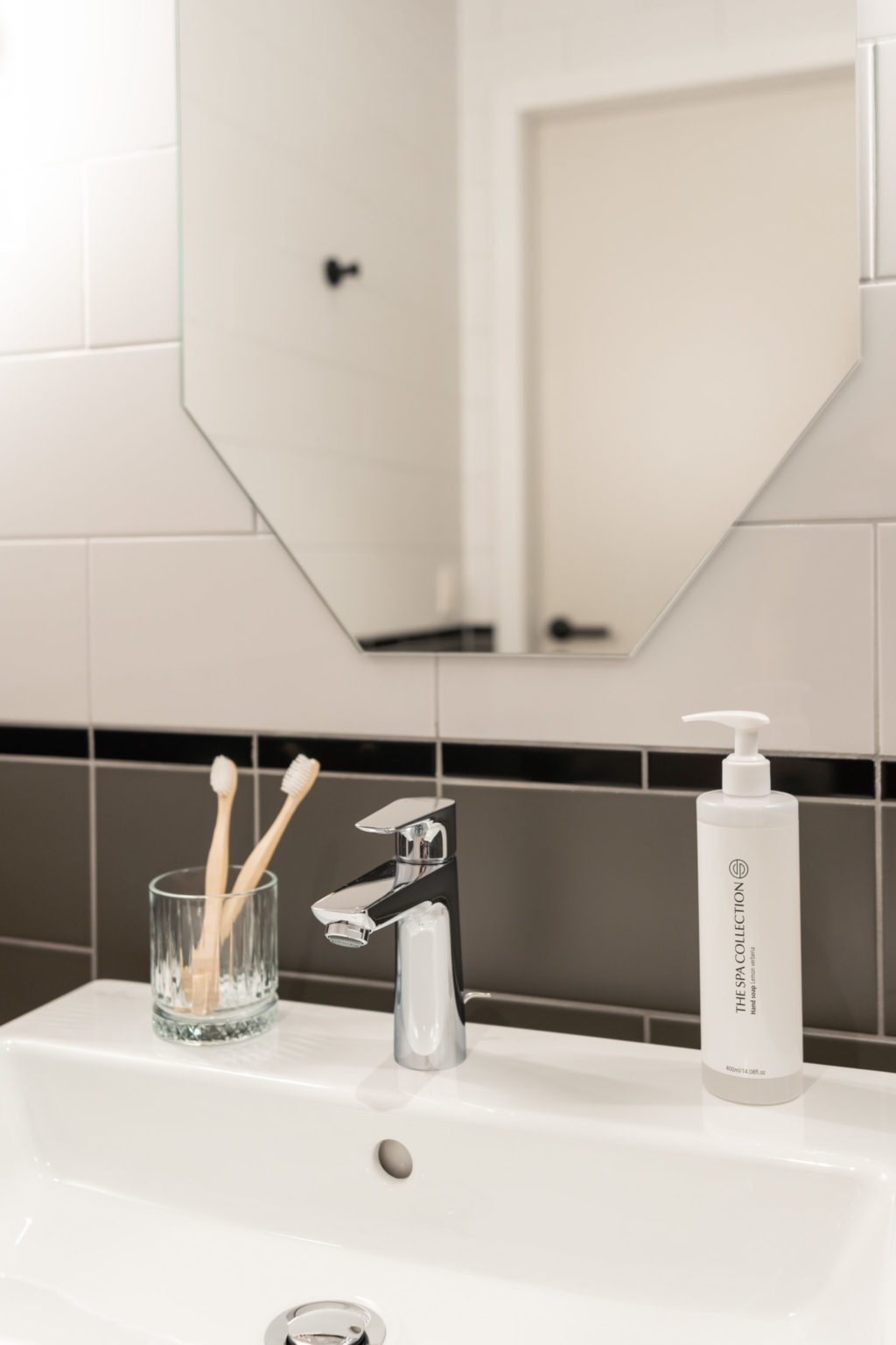 yays-antwerp-opera-one-bedroom-4-sink