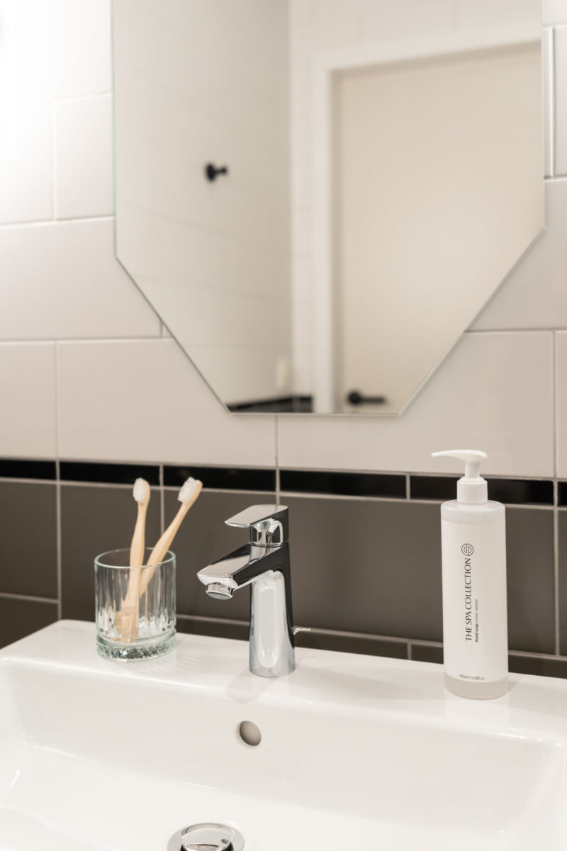 yays-antwerp-opera-one-bedroom-4-sink