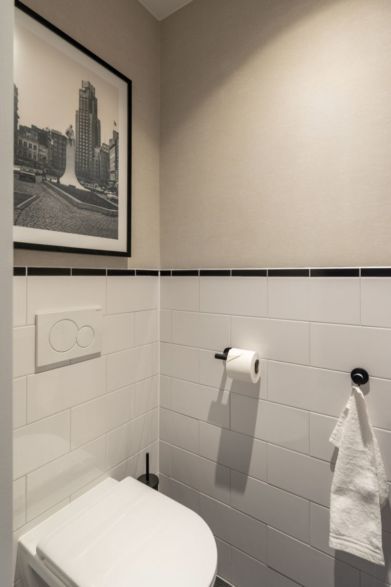 yays-antwerp-opera-one-bedroom-4-toilet