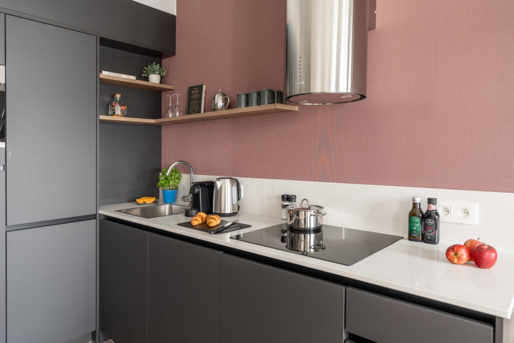 yays-antwerp-opera-one-bedroom-comfort-2-kitchen
