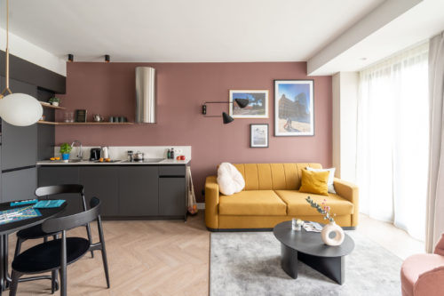 yays-antwerp-opera-one-bedroom-comfort-2-living-area