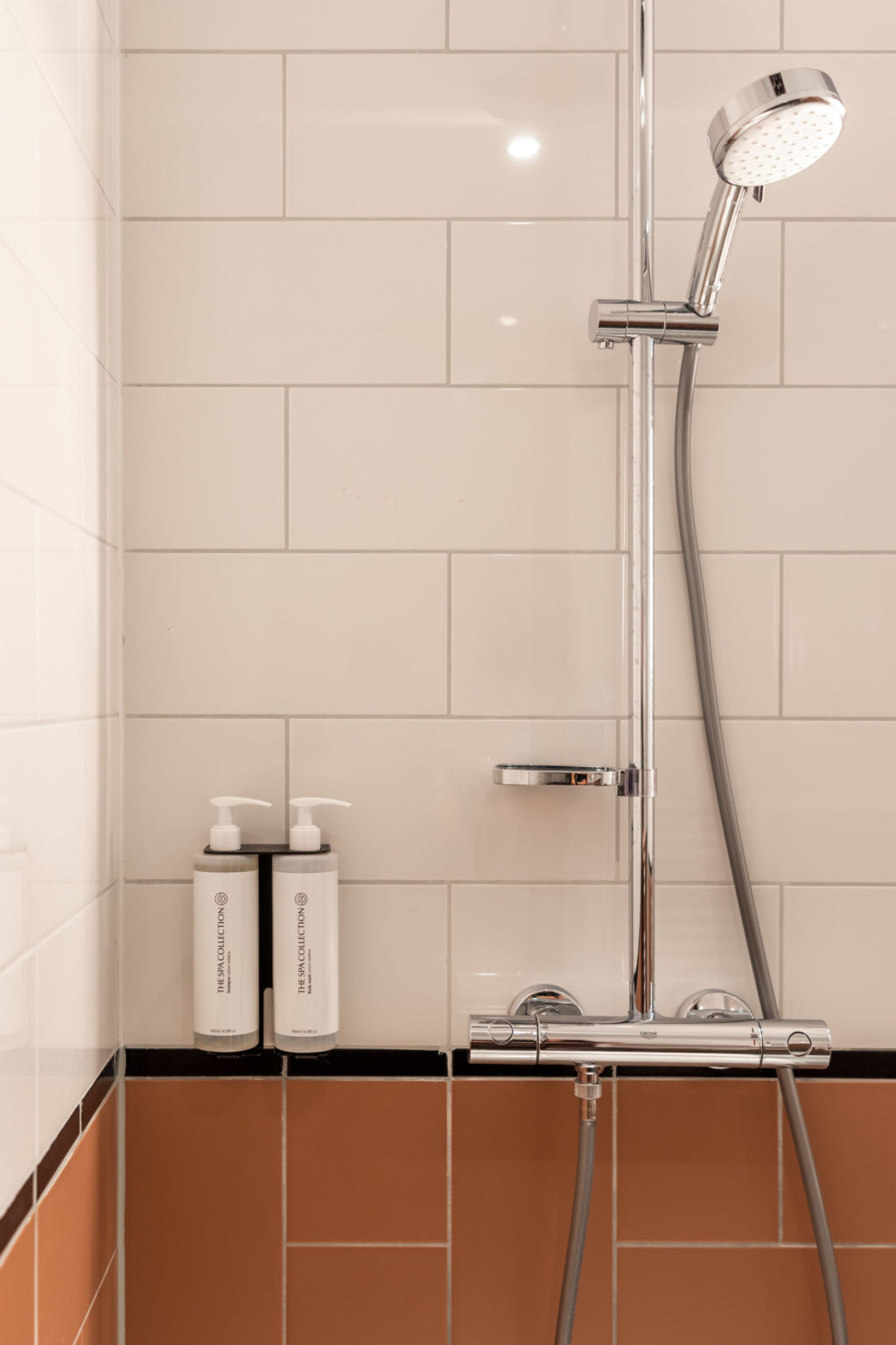 yays-antwerp-opera-one-bedroom-comfort-2-shower-focus