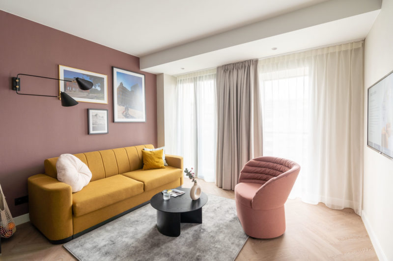 yays-antwerp-opera-one-bedroom-comfort-4-couch