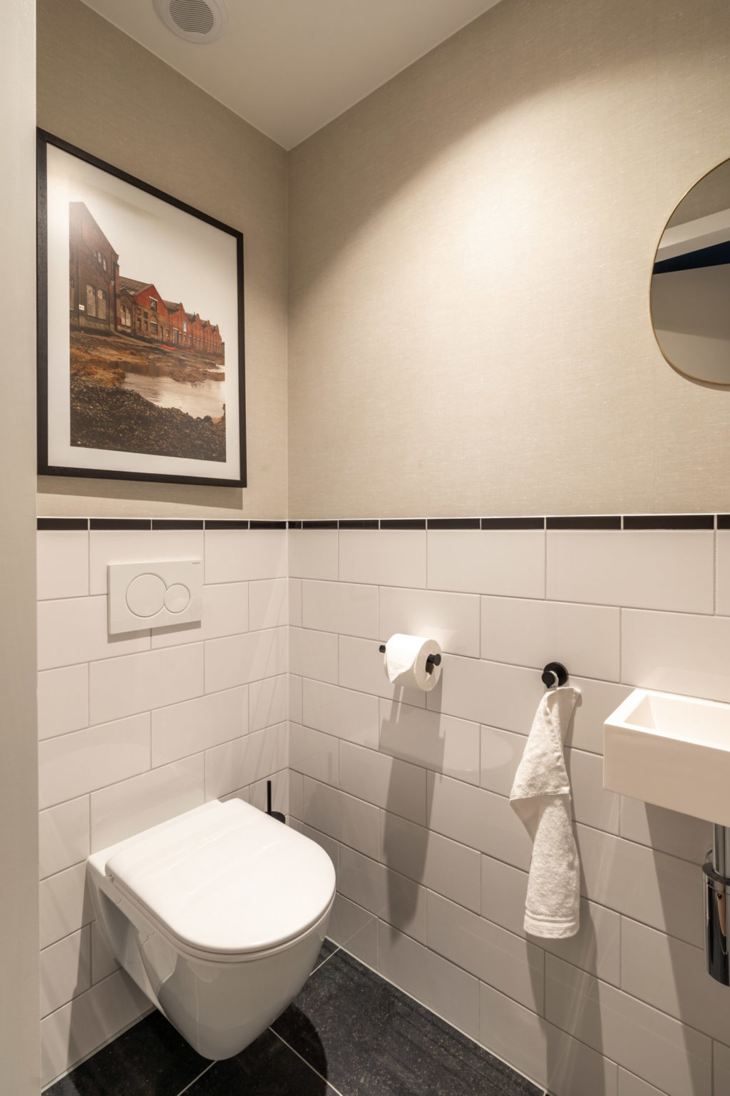 yays-antwerp-opera-one-bedroom-comfort-4-toilet