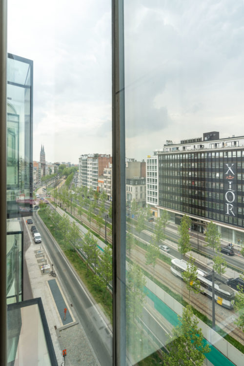 yays-antwerp-opera-one-bedroom-comfort-4-window-detail
