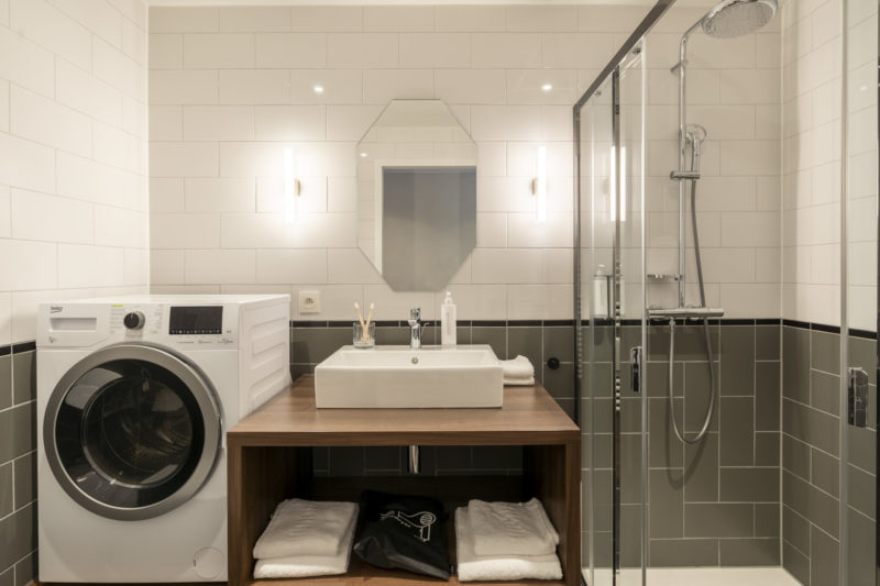 yays-antwerp-opera-studio-bathroom