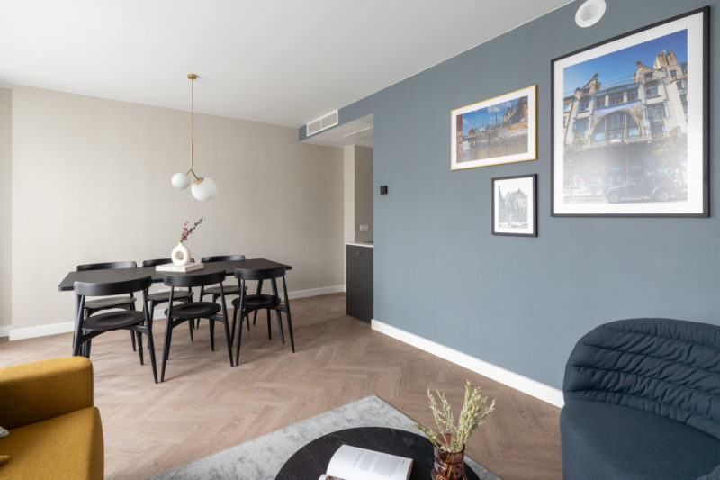 yays-antwerp-opera-two-bedroom-terrace-6-dining