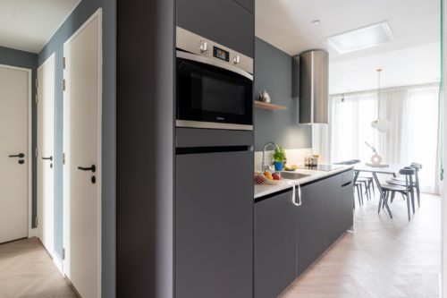 yays-antwerp-opera-two-bedroom-terrace-6-kitchen