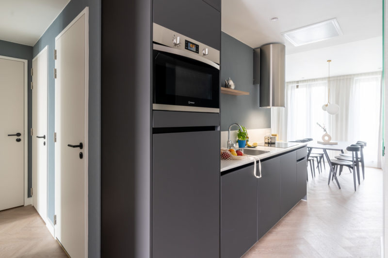 yays-antwerp-opera-two-bedroom-terrace-6-kitchen