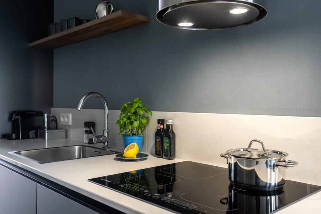 yays-antwerp-opera-two-bedroom-terrace-6-kitchen-focus