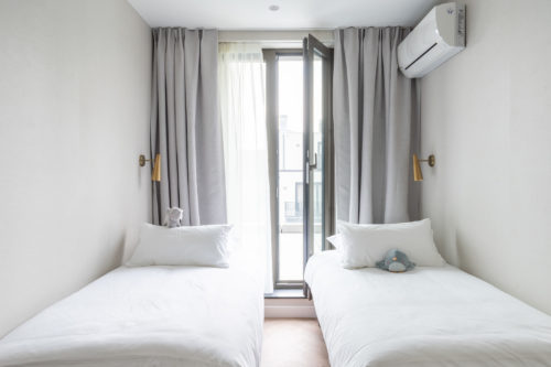 yays-antwerp-opera-two-bedroom-terrace-6-twin-bed