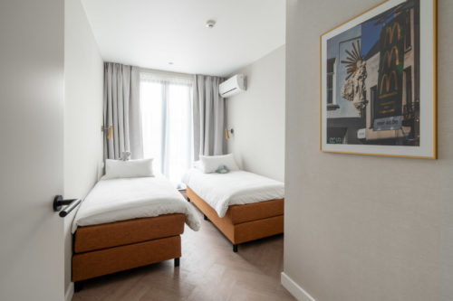 yays-antwerp-opera-two-bedroom-terrace-6-twin-beds