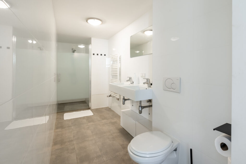 AMS-Dockside-Flats-2b-bathroom