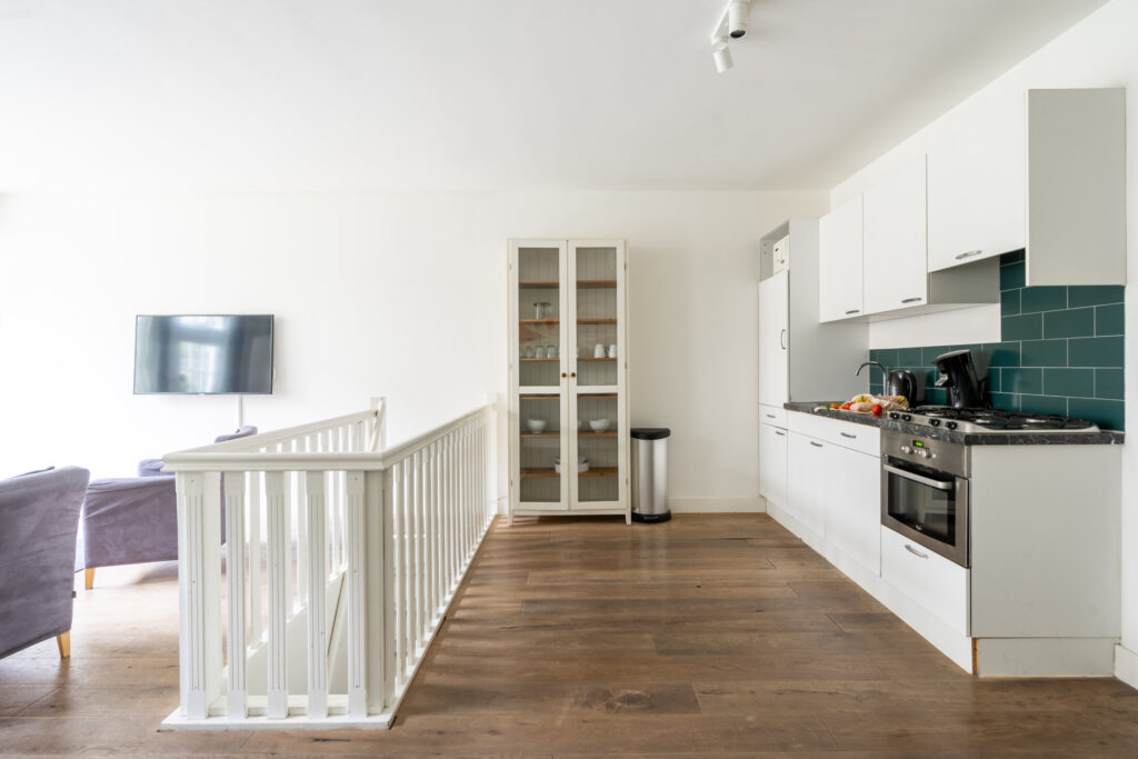 AMS-Dockside-Flats-2b-kitchen5